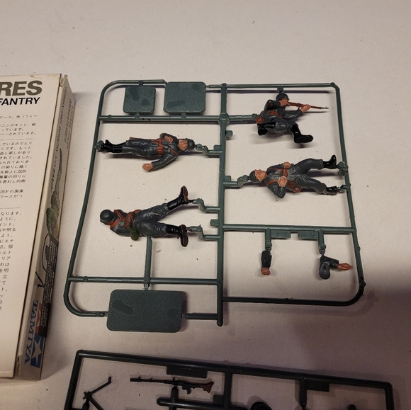 Tamiya 1/35th Scale German Infantry Artillery Assault Troops Model Kits - Picture 10 of 13